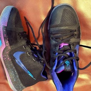 Kids Kyrie Irving’s Nike size 4